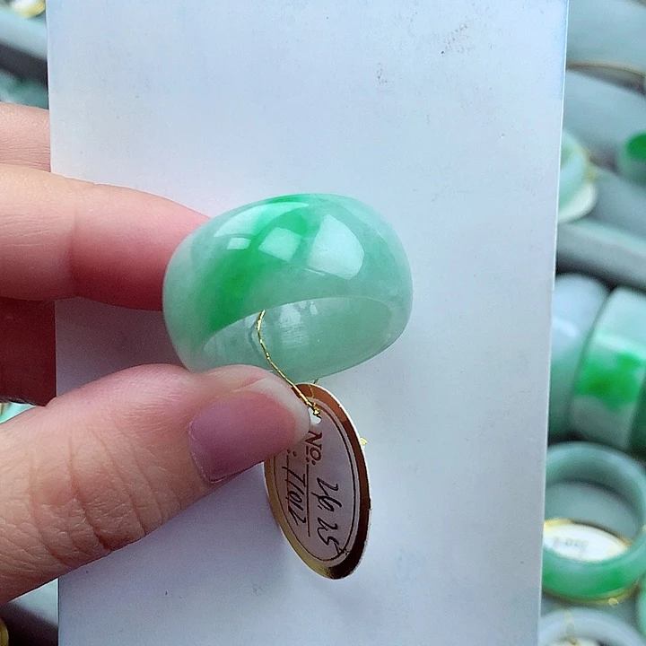 翡翠未镶嵌戒指24.25号