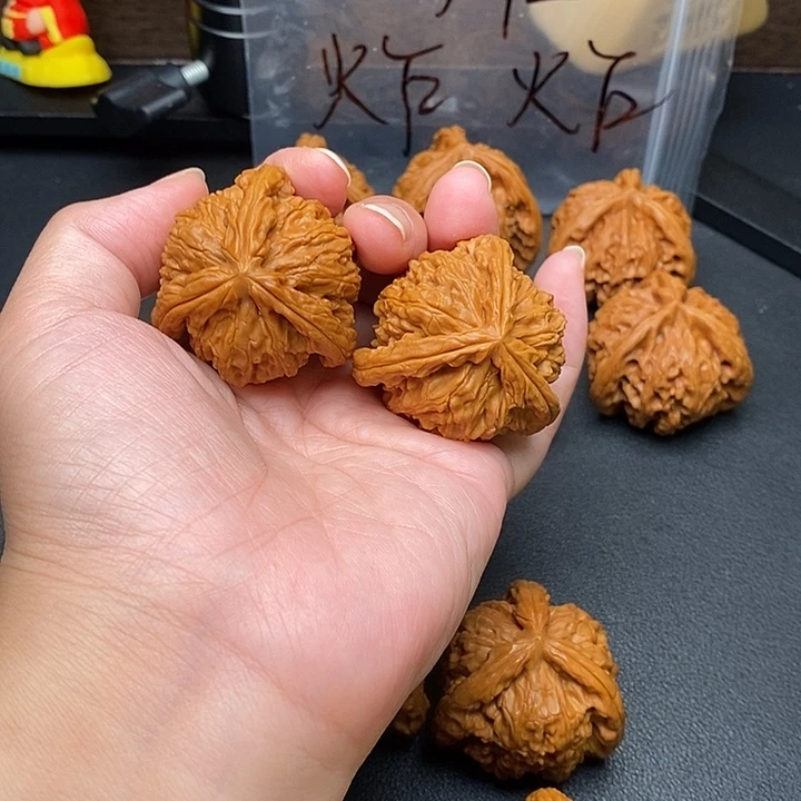 志***涛文玩核桃把件白奔