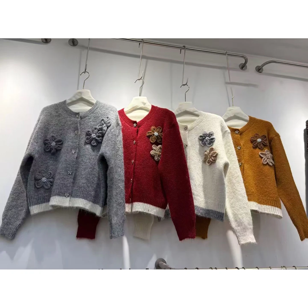 女款秋冬宽松慵懒立体绣花朵圆领小花瓣扣针织毛衣开衫