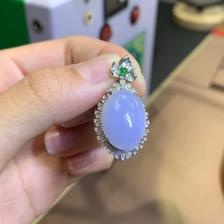 翡翠18K金镶嵌颈饰翡翠