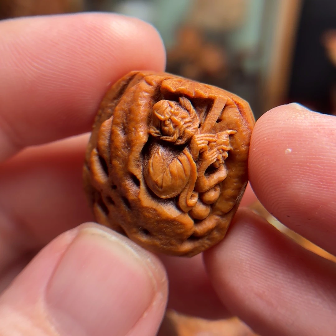 福利桃核雕刻钟馗捉鬼 双面