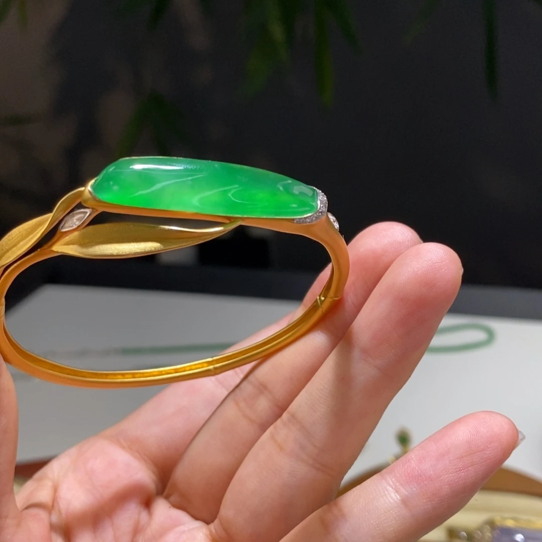 翡翠手镯18K金镶嵌节节高
