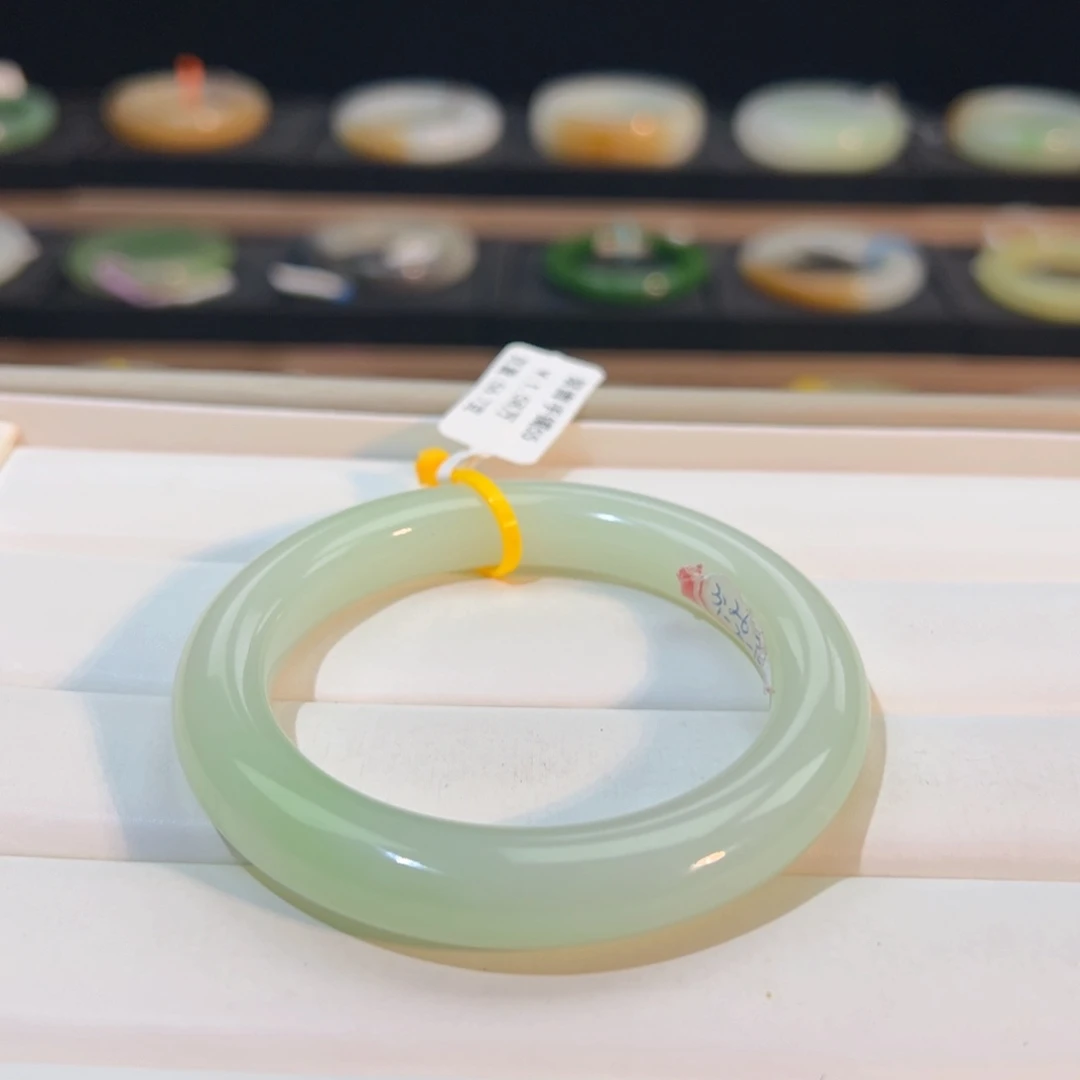 和田玉手镯未镶嵌吼*