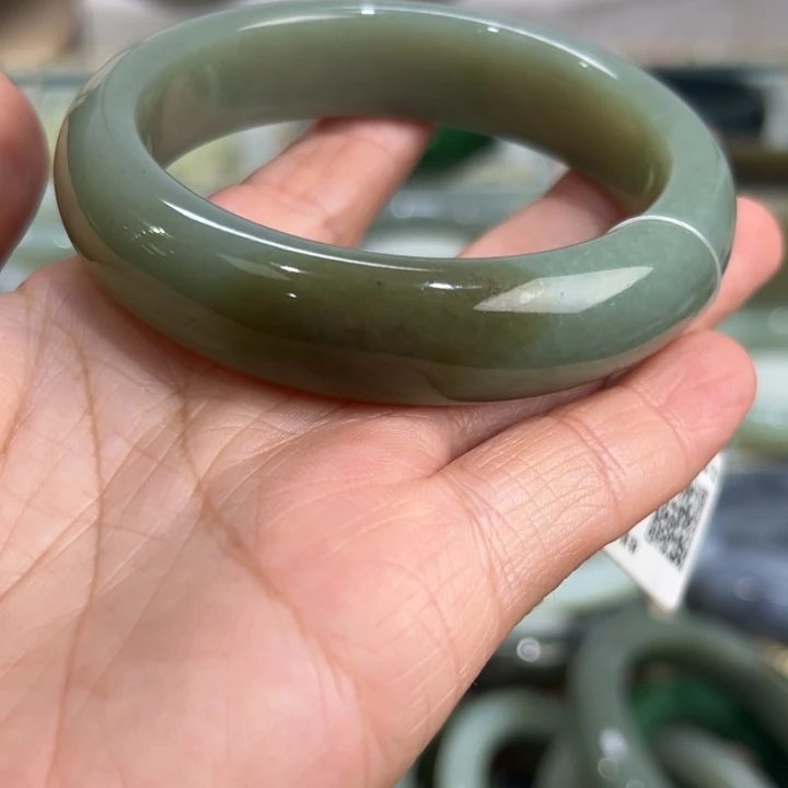 和田玉（青玉）未镶嵌手镯