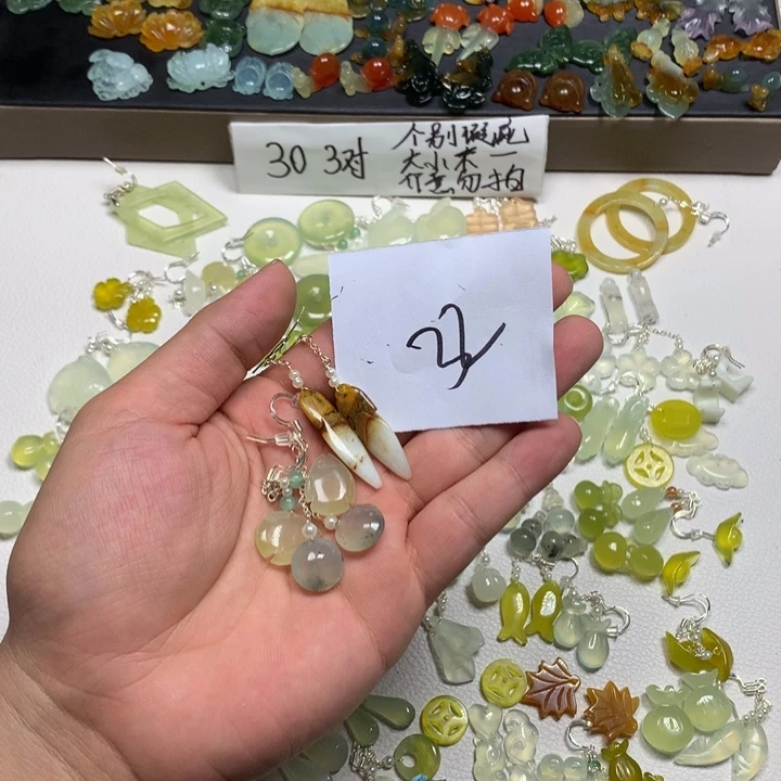 爱***7蛇纹石玉合金耳钉
