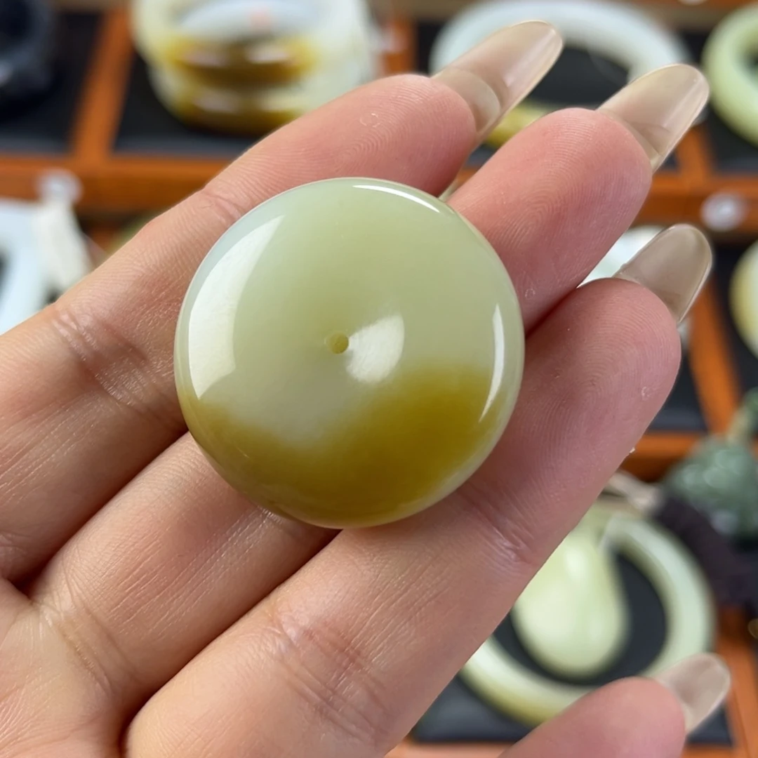 和田玉（糖玉）颈饰未镶嵌