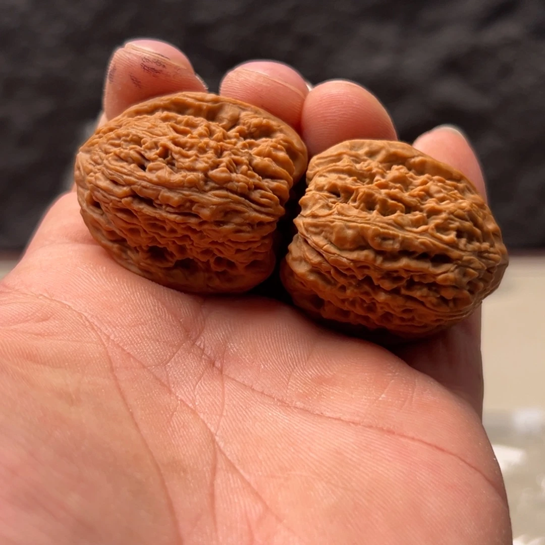 天***8把件文玩核桃南疆34黄点