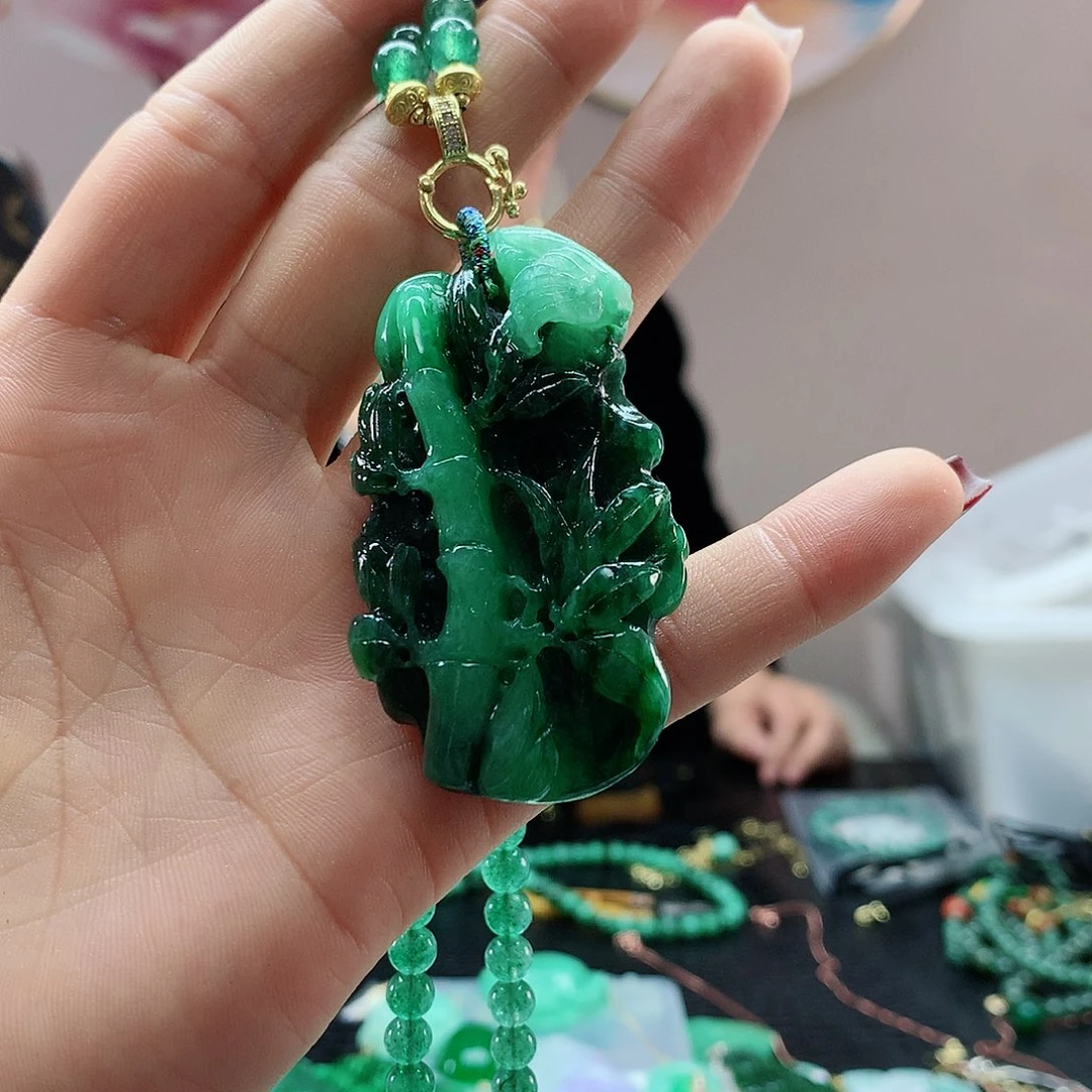 【闪购商品】翡翠吊坠(赠链)未镶嵌