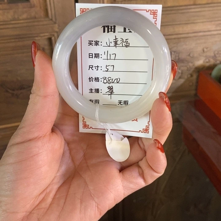 和田玉手镯未镶嵌小**?