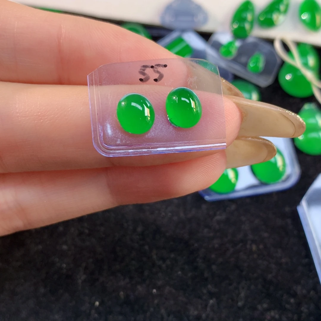 翡翠裸石6.96-6.05-4.06