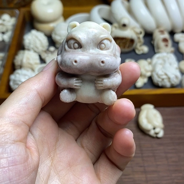 萝***莉鹿角河马手把件挂件