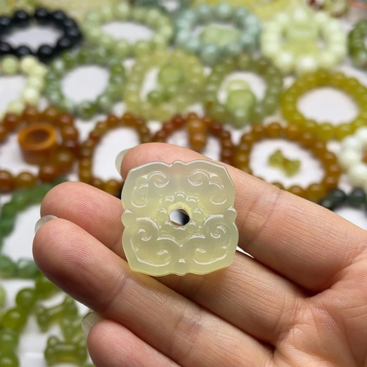 蛇纹石玉吊坠未镶嵌t****g