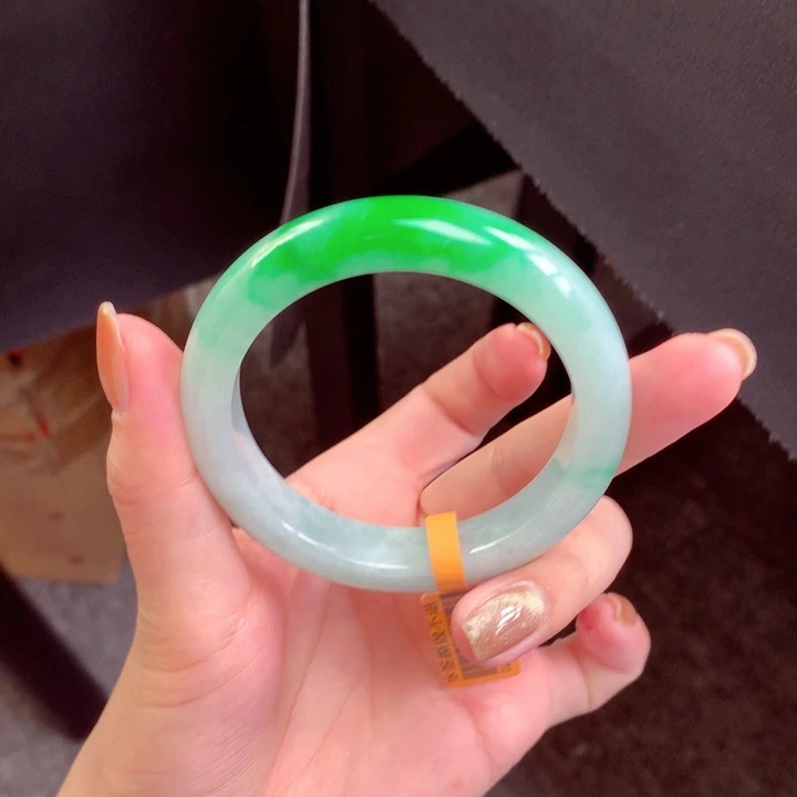 翡翠未镶嵌手镯翡翠