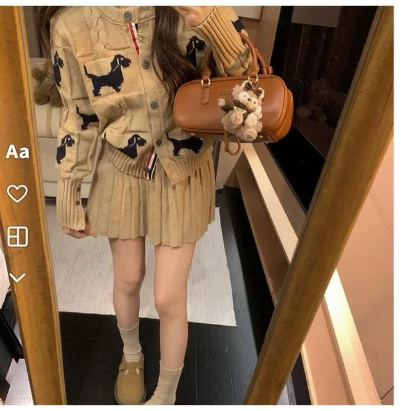 T小狗立体色织工艺长袖针织秋冬厚款时尚宽松显瘦小香风袜