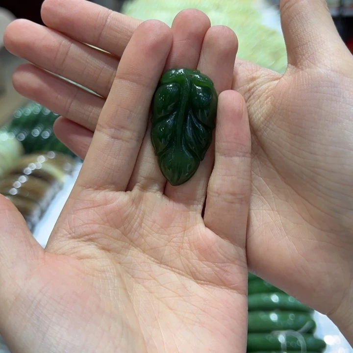 和田玉（碧玉）未镶嵌颈饰娇*?和田玉碧玉叶子