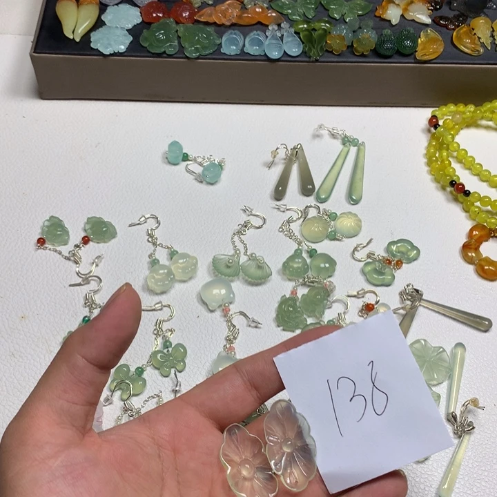 张***慧蛇纹石玉合金发夹