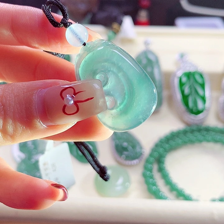 翡翠颈饰未镶嵌天然