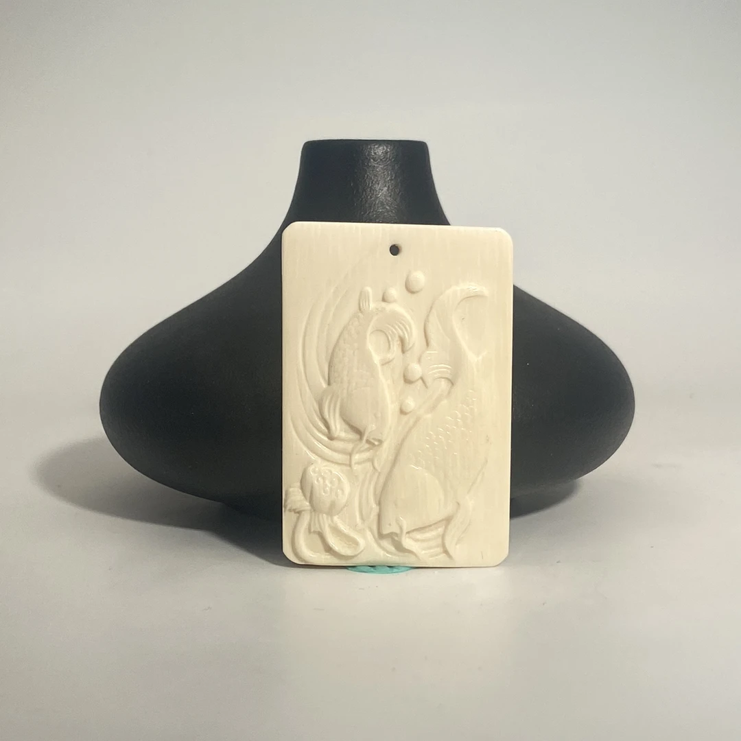 猛犸牙雕年年有余吊坠44*30*6mm假一罚四X294