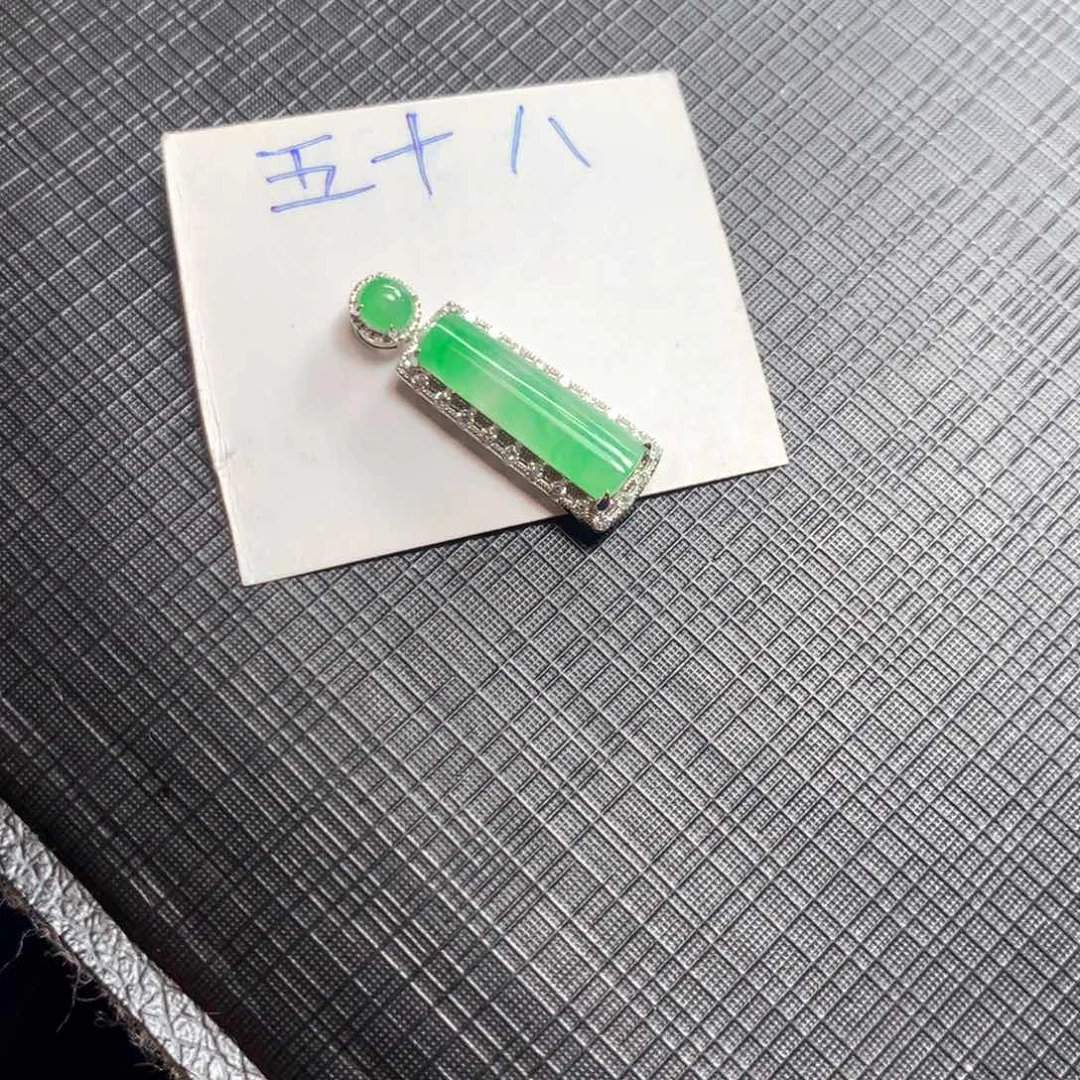 颈饰18K金镶嵌翡翠翡翠