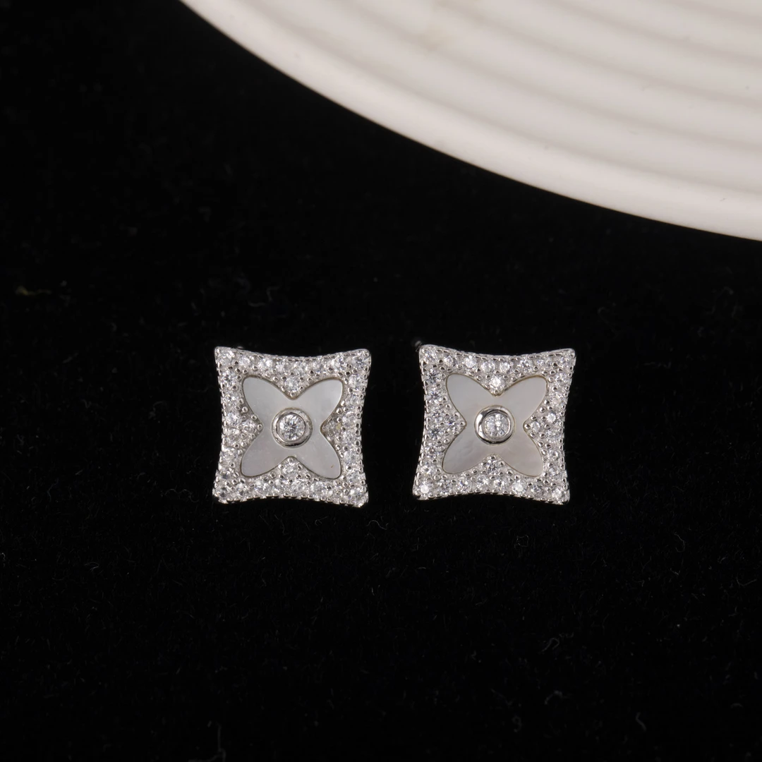 925银耳饰 【太原周嵘】时尚气质白贝花花耳钉精致百搭