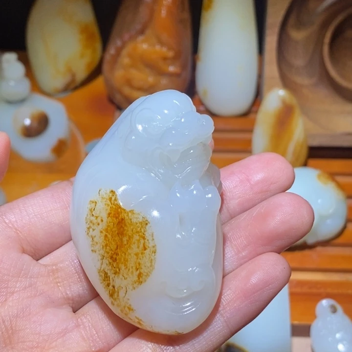 常***哥和田玉未镶嵌颈饰