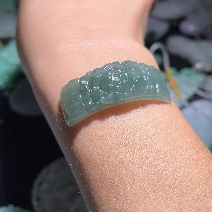 颈饰未镶嵌翡翠天