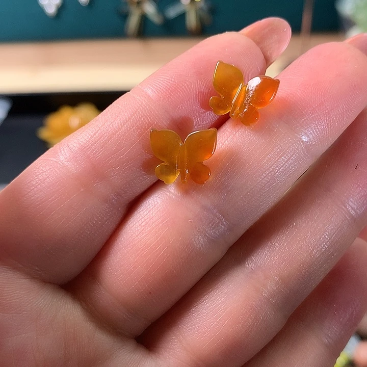 蛇纹石玉未镶嵌耳饰