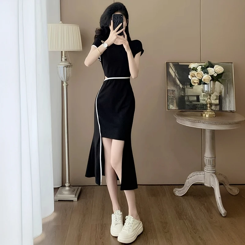 设计感小众黑色连衣裙女夏季新款收腰小心机不规则开叉小黑裙子