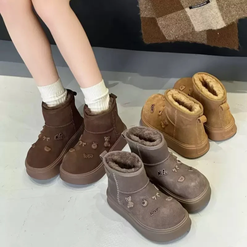 雪地靴休闲风厚底加绒保暖棉鞋冬季秋冬短靴大棉真皮短筒女鞋百搭
