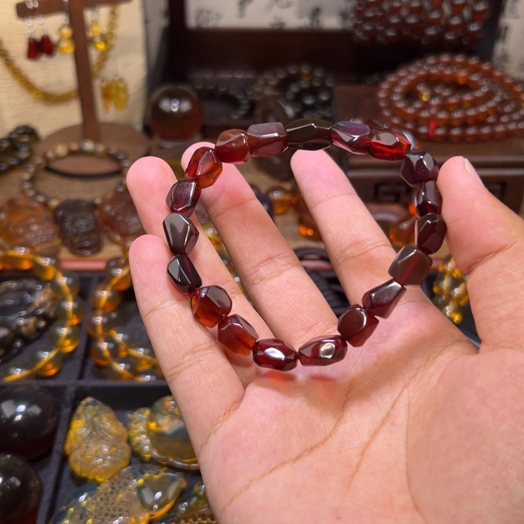 琥珀未镶嵌颈饰血珀随形手串9.4克