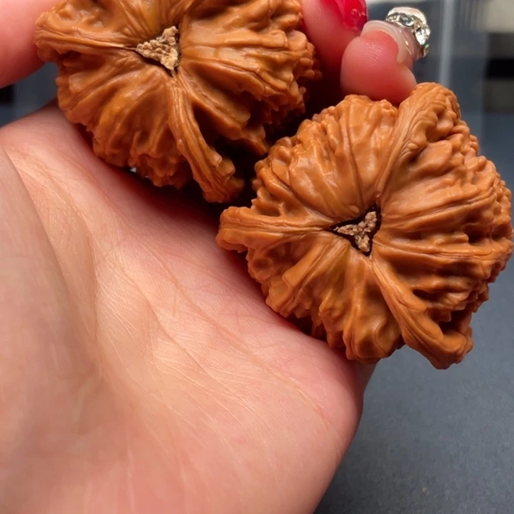 石***头文玩核桃吊坠白狮子