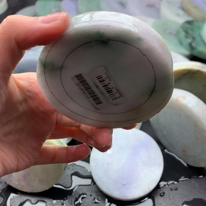 未镶嵌牛奶底飘花定制翡翠