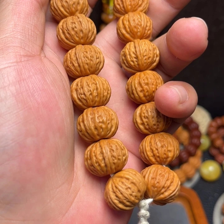 猴头核桃把件四棱