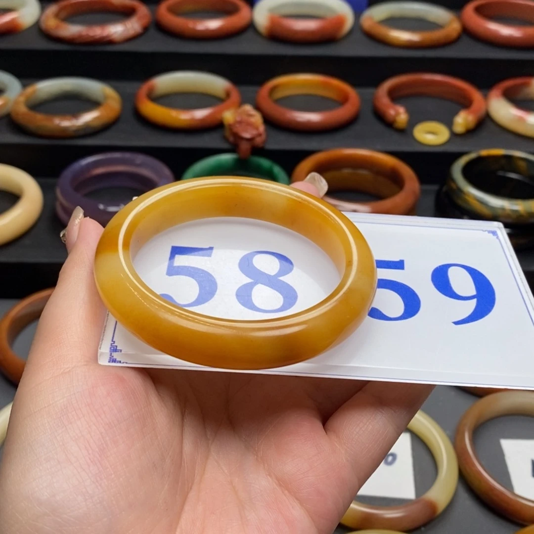 石英质玉（黄龙玉）手镯未镶嵌