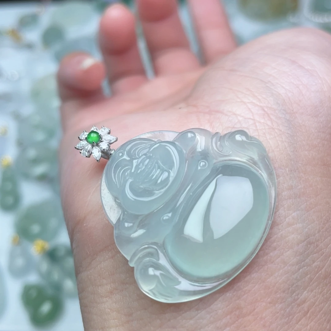 翡翠18K金镶嵌颈饰