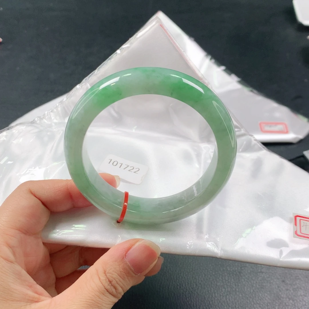 翡翠手镯未镶嵌轮胎03