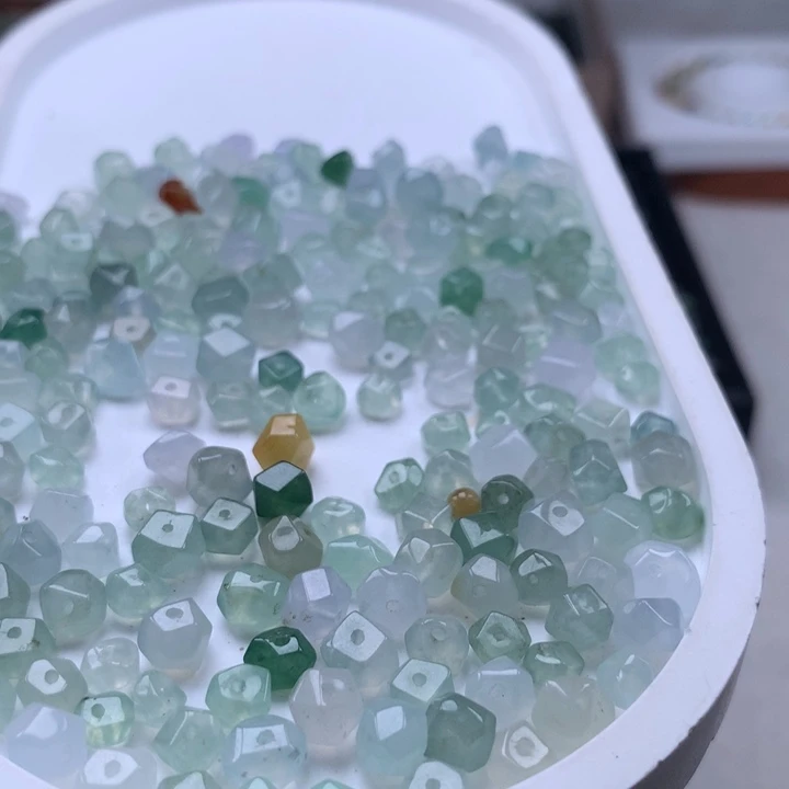 翡翠散珠随型一个