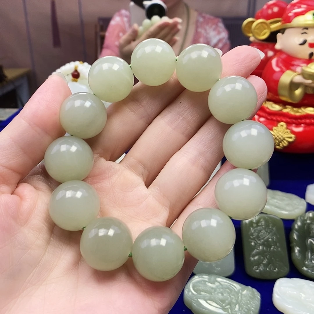 颈饰未镶嵌和田玉军*