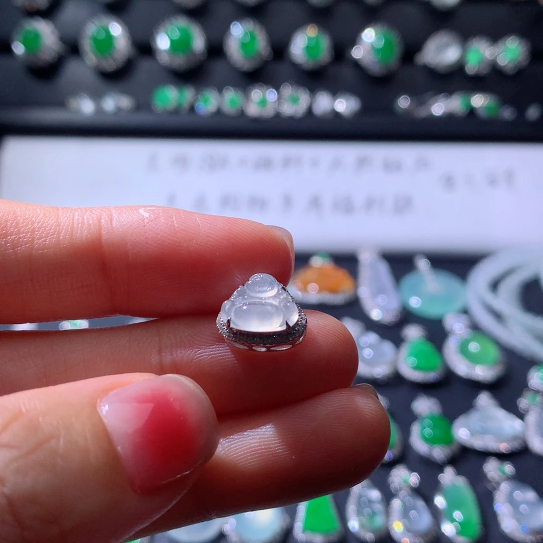 颈饰18K金镶嵌翡翠
