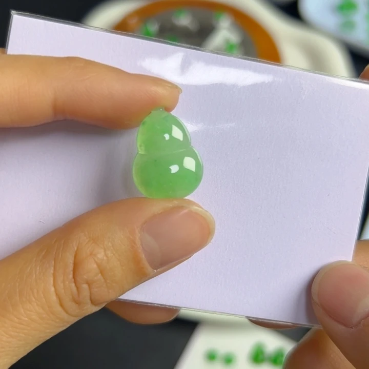 翡翠颈饰未镶嵌葫芦