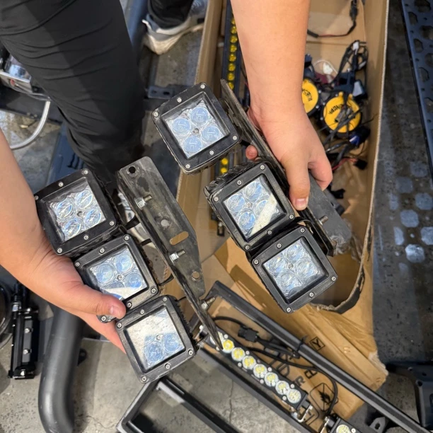 皮卡猛禽雾灯白光