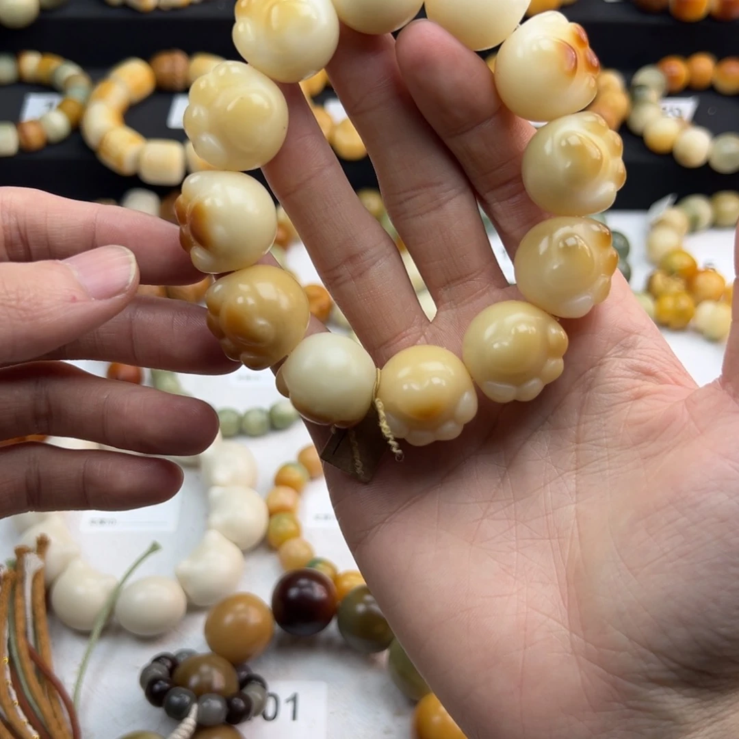 白玉菩提手串大瑕