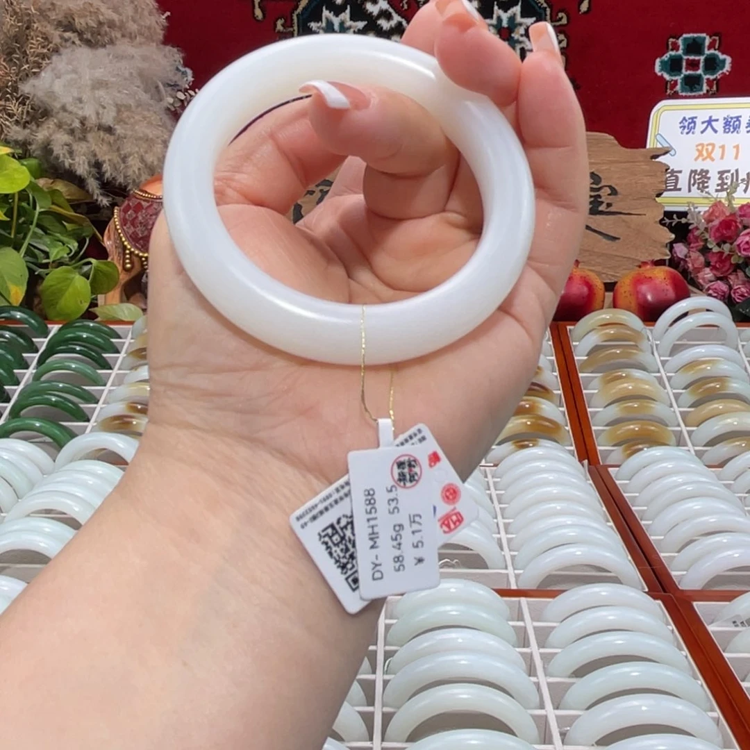 未镶嵌手镯和田玉天然优雅羊脂玉且末老熟油糯