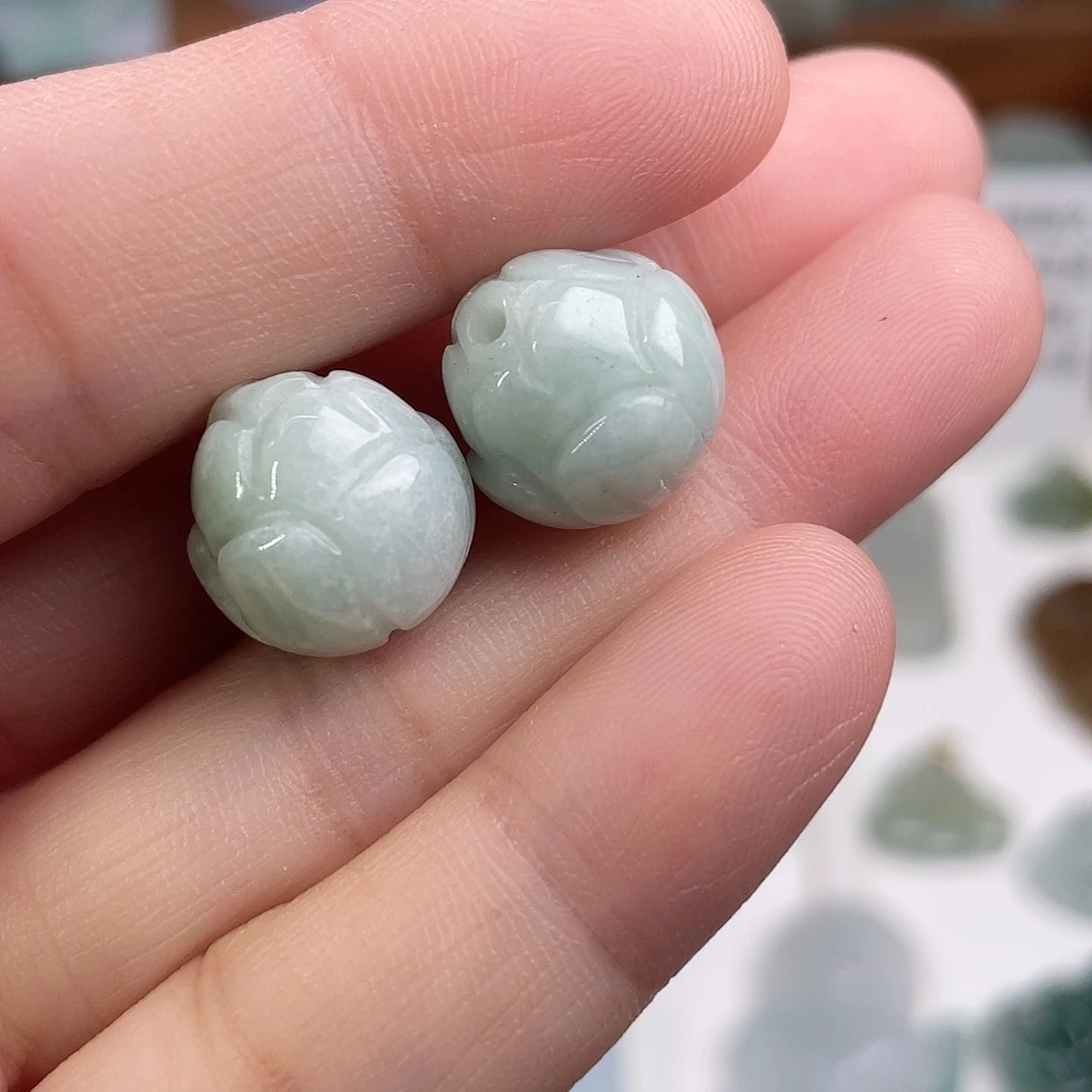 翡翠未镶嵌颈饰莲花珠一对