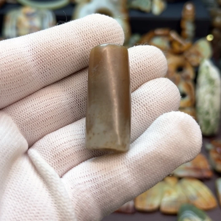 未镶嵌岫岩老玉（透闪石质玉）挂件