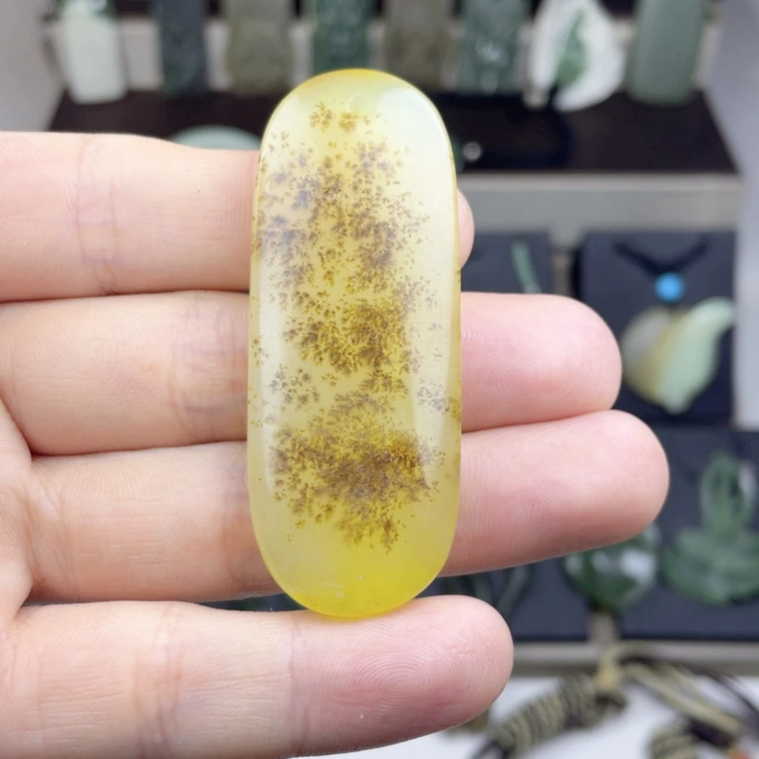 吃***肥颈饰未镶嵌和田玉