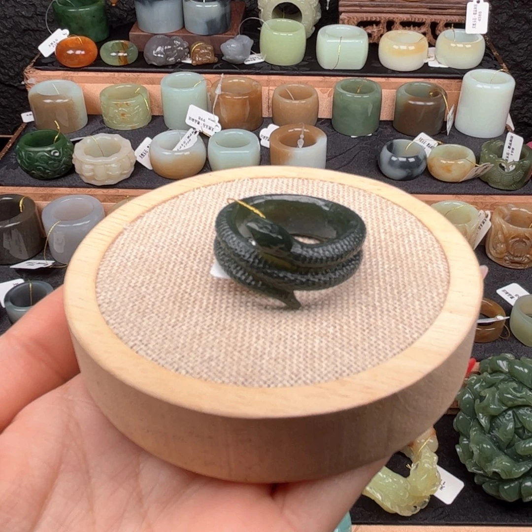 和田玉未镶嵌戒指