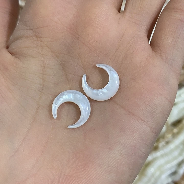 2个白蝶贝中间孔月亮