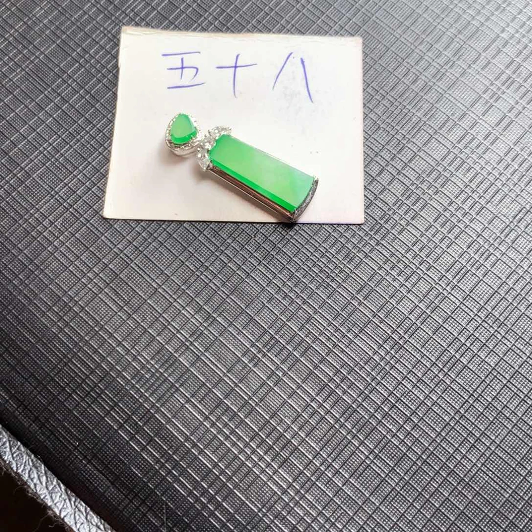 颈饰18K金镶嵌翡翠翡翠