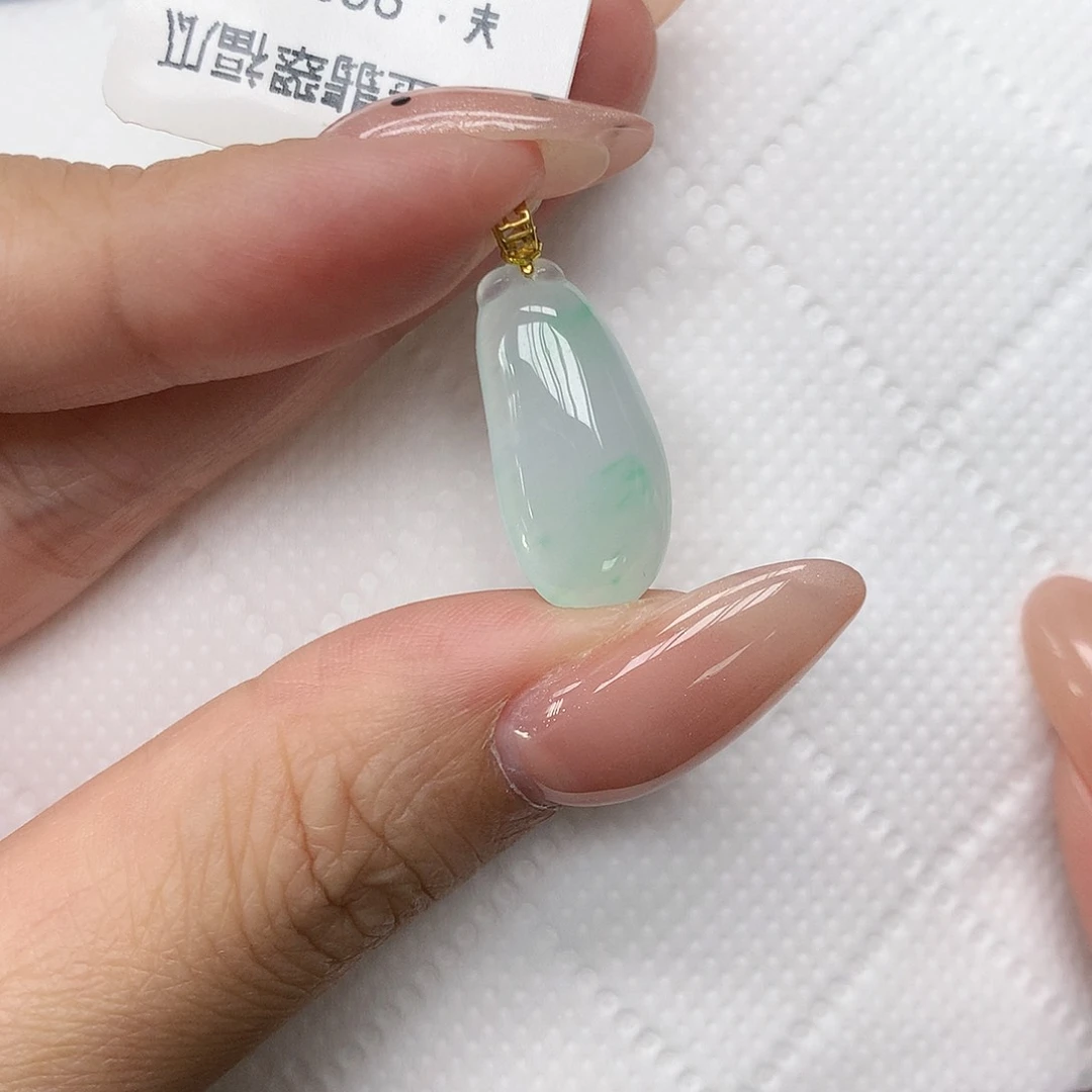 颈饰18K金镶嵌翡翠